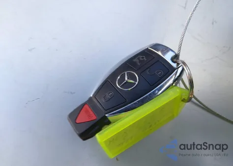 2015 Mercedes-Benz C 300 из США, поврежденный, VIN 55SWF4JB3FU070990